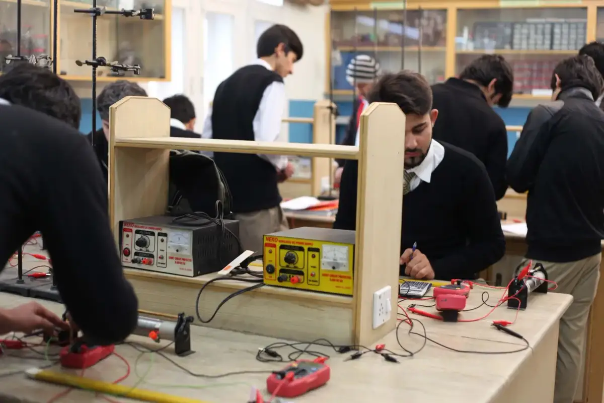 Laboratorium pomiarów elektrycznych — proces nauki