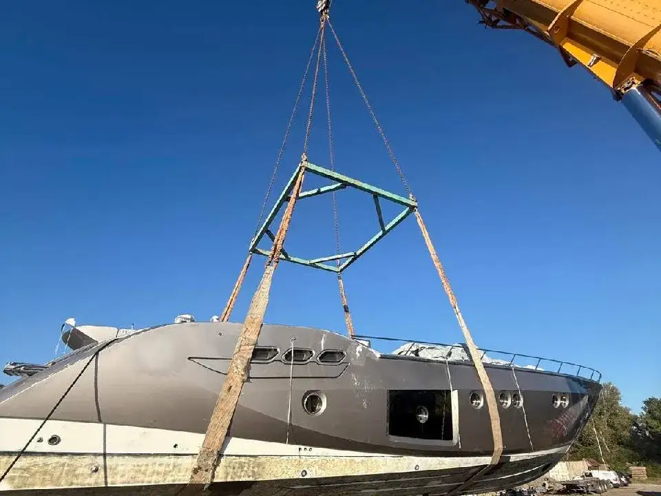 Truck crane operators on work placement: a container, a module and a yacht — 3